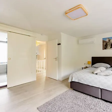 Viphouse Valkenburg 4*