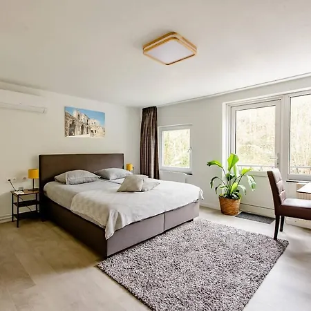 Viphouse Valkenburg Bed and Breakfast 4*